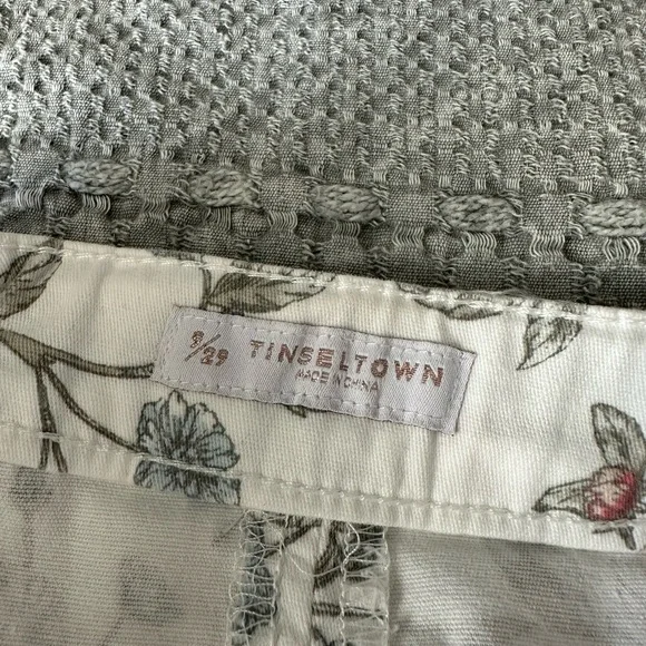 Tinseltown White Floral Skirt - Picture 3 of 3